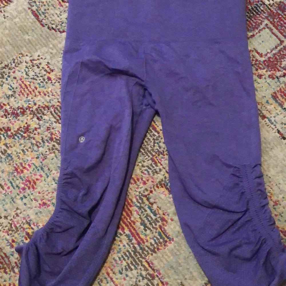 Never worn lululemon capri dry fit pant